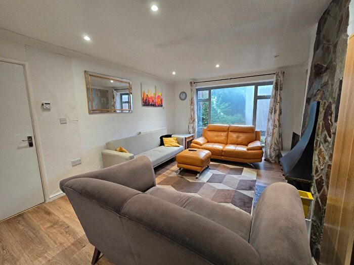3 Bedroom Semi-Detached House To Rent In Great Grove, Bushey, Hertfordshire, WD23