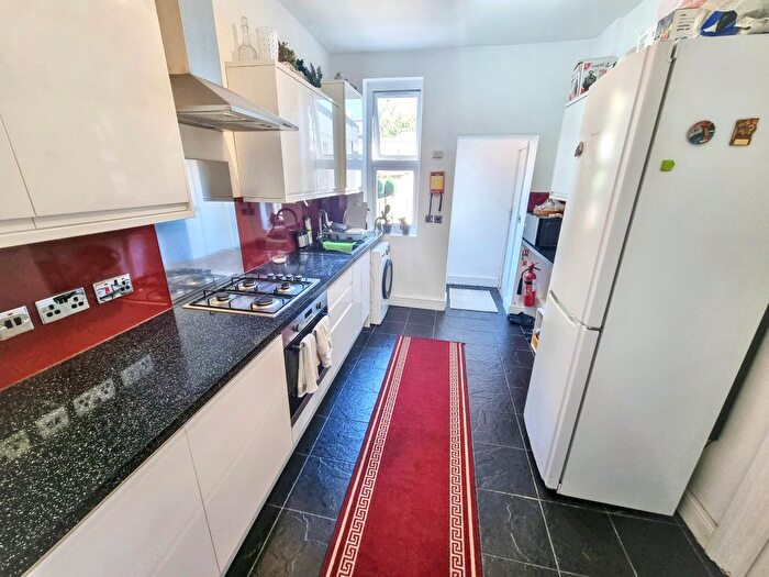4 Bedroom Property To Rent In Maryland Square, Stratford, E15
