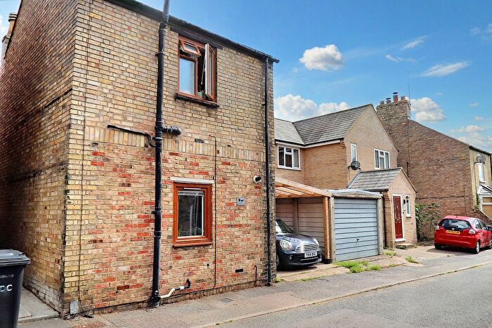 1 Bedroom Detached House To Rent In The Coach House Cross Street, Huntingdon, Cambs, PE29