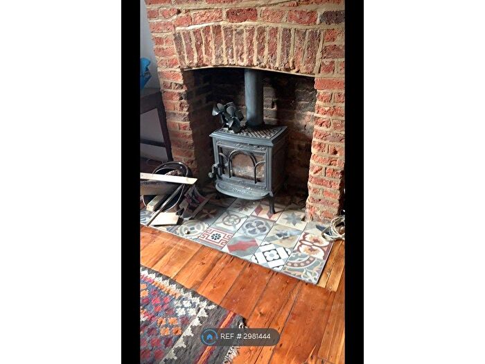 3 Bedroom Semi-Detached House To Rent In Southwell Road, London, SE5