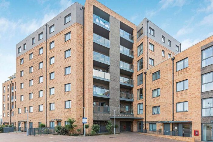 1 Bedroom Flat For Sale In Powdermill Close, New Malden, KT3