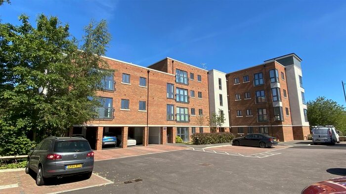 2 Bedroom Flat To Rent In Alexander Grove, Kings Hill, ME19