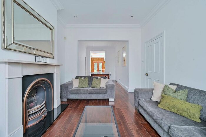 4 Bedroom Property To Rent In Romilly Road, Islington, London, N4
