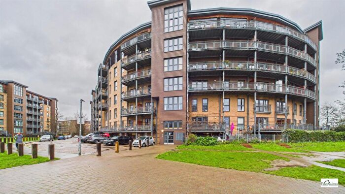 1 Bedroom Flat For Sale In Dockside Court, NW7