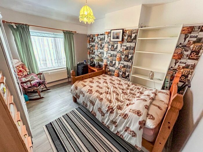 3 Bedroom Semi Detached House For Sale In High Street, Brockmoor