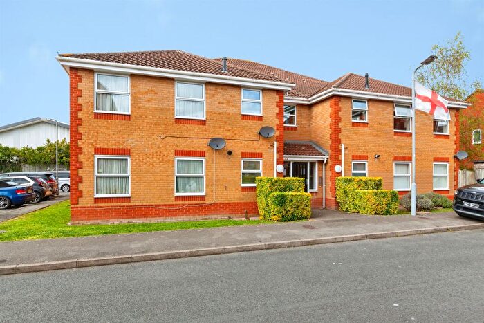 2 Bedroom Maisonette For Sale In Blunden Drive, Slough, SL3