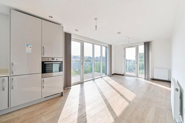 2 Bedroom Flat For Sale In Riverside View, - Berkeley Avenue, Reading, RG1