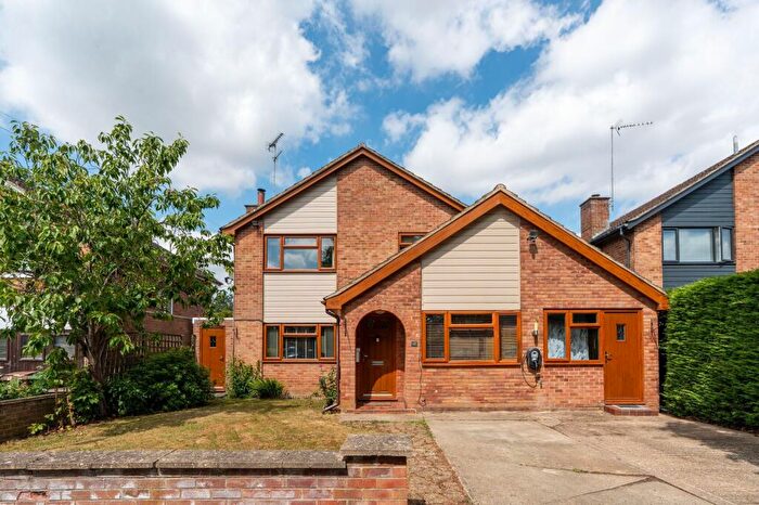 4 Bedroom Detached House For Sale In Meadow Close, Farmoor, OX2