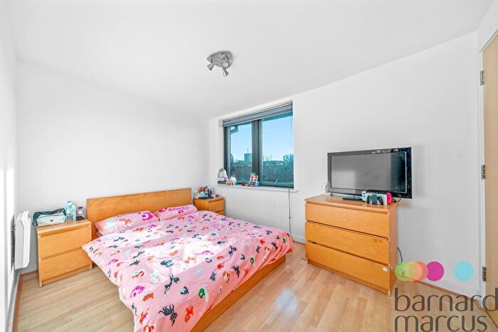 2 Bedroom Flat For Sale In Lanacre Avenue, London, NW9