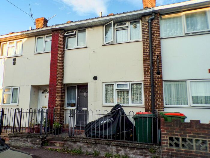 2 Bedroom Terraced House To Rent In Silvertown, London, E16