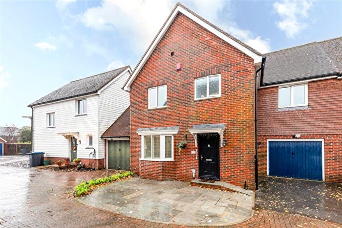 4 Bedroom Link Detached House For Sale In The Hemsleys, Pease Pottage, Crawley, West Sussex, RH11