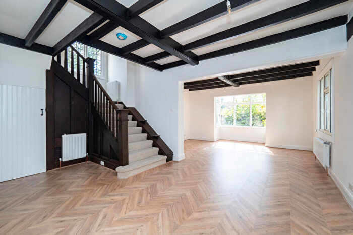 4 Bedroom Detached House To Rent In Woodcote Avenue, Wallington, SM6