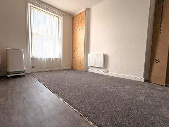 Studio To Rent In Baring Road, London, SE12