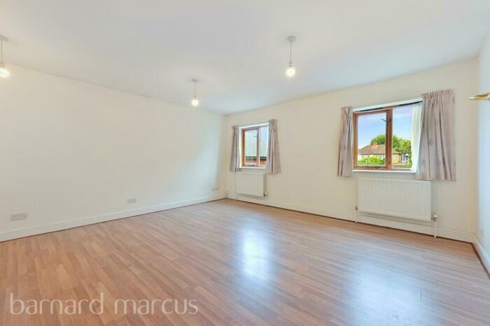 Studio To Rent In High Street, New Malden, KT3