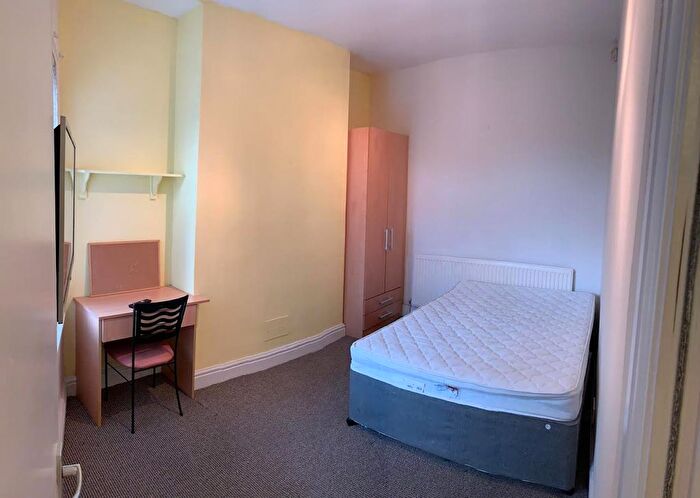 4 Bedroom Flat To Rent In Owens Park, Wilmslow Road, Fallowfield, Manchester, M14