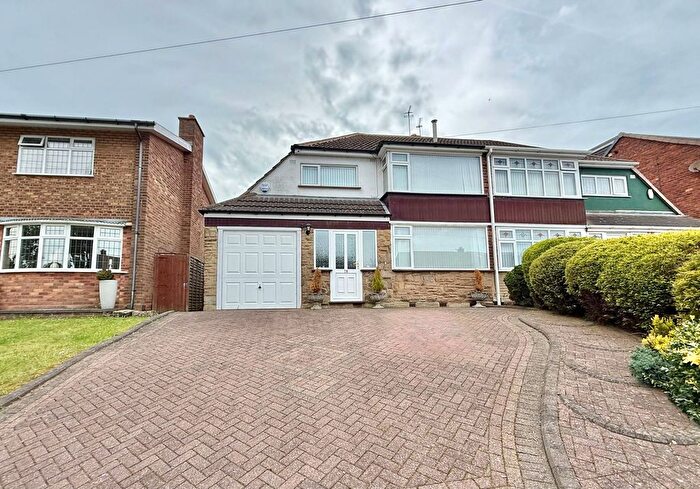 3 Bedroom Semi-Detached House For Sale In Grosvenor Road, Ettingshall Park, WV4