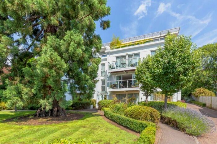 2 Bedroom Flat To Rent In Queensmere Road, London, SW19