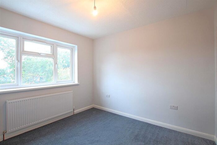 5 Bedroom Semi-Detached House To Rent In Oakfield Road, Ashford, TW15