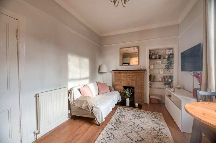 1 Bedroom Flat To Rent In L Coltbridge Avenue, Edinburgh, EH12