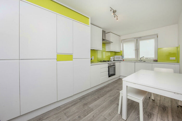 3 Bedroom Apartment To Rent In Jamaica Road, Bermondsey, SE16