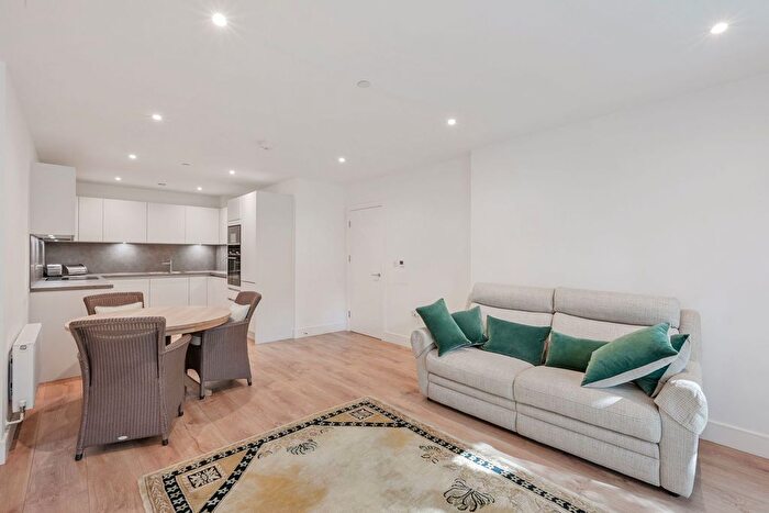 2 Bedroom Flat For Sale In Eden Place, Oxted, RH8