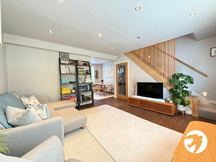 2 Bedroom Maisonette For Sale In Lyme Farm Road, London, SE12