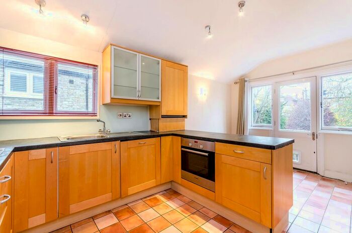3 Bedroom Flat To Rent In Foyle Road, Blackheath, London, SE3