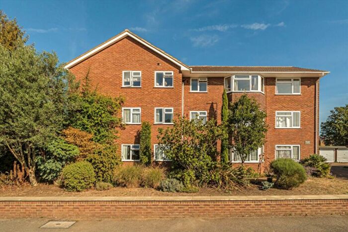 2 Bedroom Flat To Rent In Anglesea Road, Kingston Upon Thames, KT1