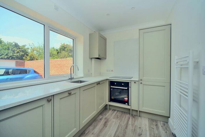 Studio To Rent In Hurst Road, West Molesey, KT8