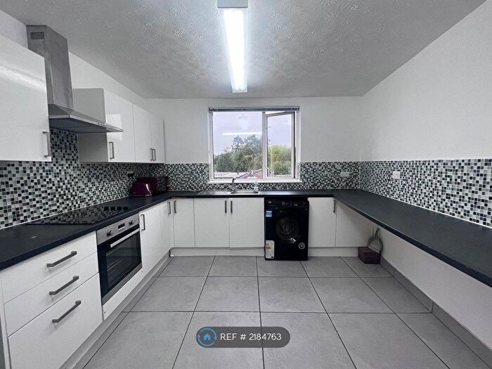 3 Bedroom Flat To Rent In Broadmead Avenue, Northampton, NN3