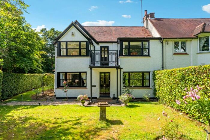 5 Bedroom Link Detached House For Sale In Dunsmore House, Dunsmore, HP22