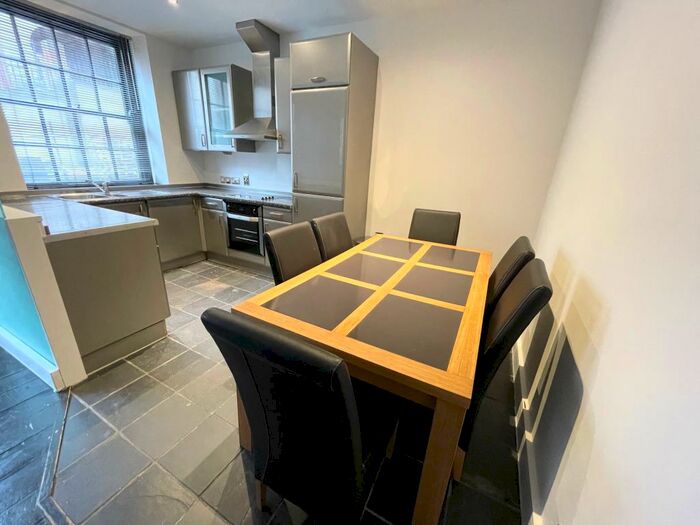 2 Bedroom Apartment To Rent In Stone Yard, Hollowstone, NG1