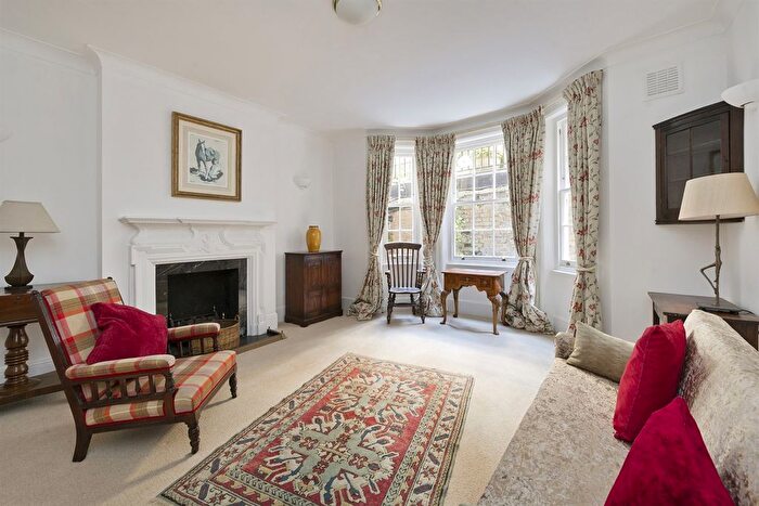3 Bedroom Flat To Rent In Kensington Church Street, London, W8