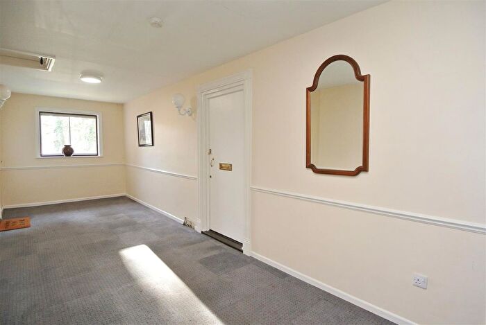 3 Bedroom Flat For Sale In Cedar Drive, Ascot, Berkshire, SL5
