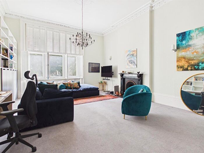 2 Bedroom Flat For Sale In Palmeira Square, Hove, BN3