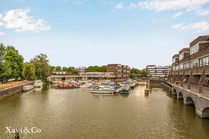 2 Bedroom Flat To Rent In Julius Court, Brentford, TW8