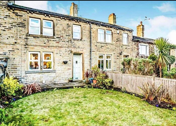 3 Bedroom Terraced House To Rent In Greenhead Lane, Huddersfield, HD5