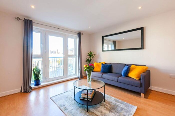 1 Bedroom Flat To Rent In Morton Close, , Shadwell, London, E1