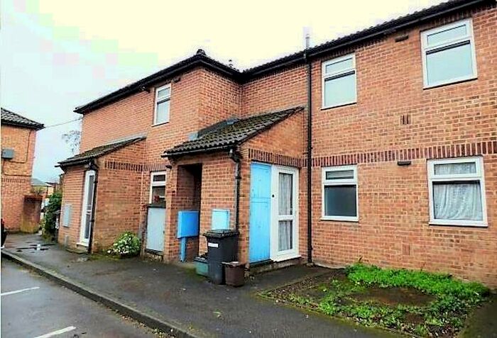 1 Bedroom Apartment To Rent In Mahoney Court, Oakridge Road, High Wycombe, Buckinghamshire, HP11