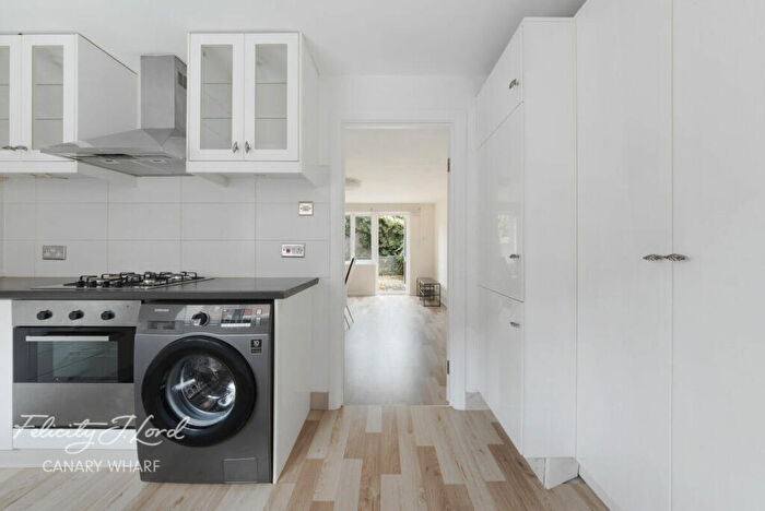 2 Bedroom Terraced House For Sale In Claire Place, London, E14