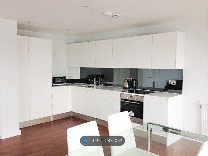 2 Bedroom Flat To Rent In Wharf Street, London, SE8