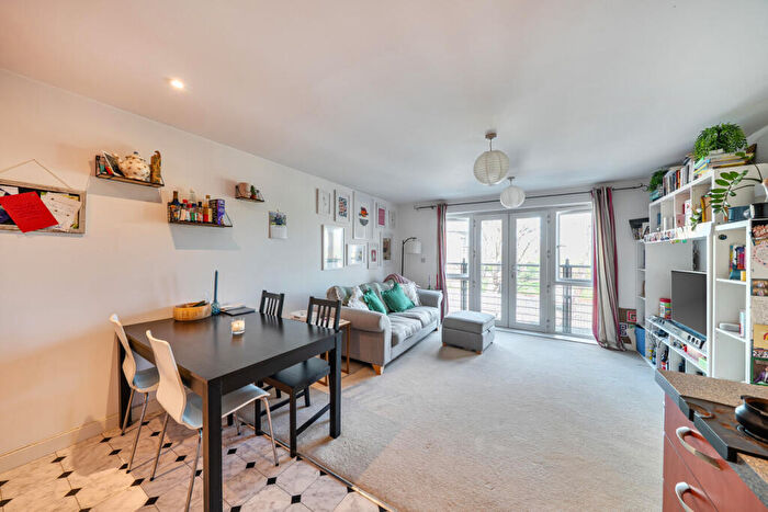 2 Bedroom Flat For Sale In St. Georges Way, Peckham, London, SE15