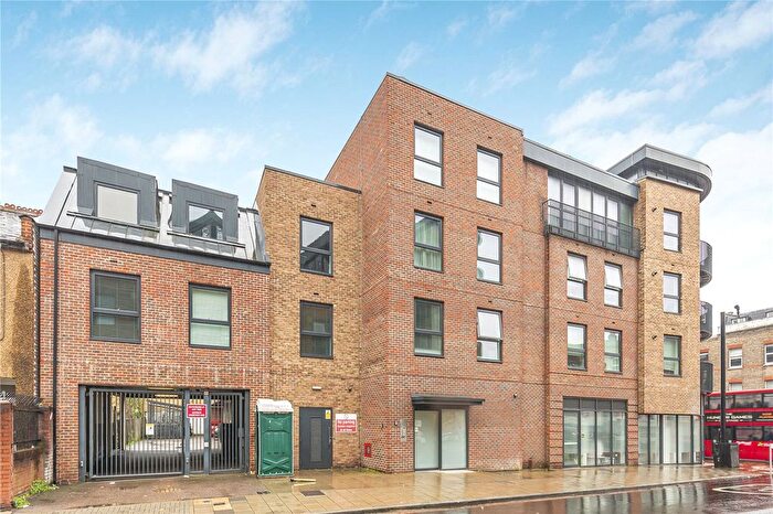 2 Bedroom Flat To Rent In Trevelyan Road, London, SW17