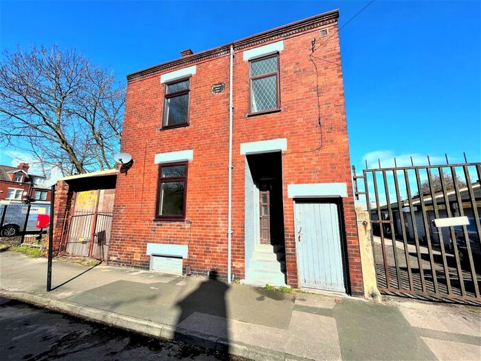 2 Bedroom Flat To Rent In Avondale Street, Wakefield, WF2