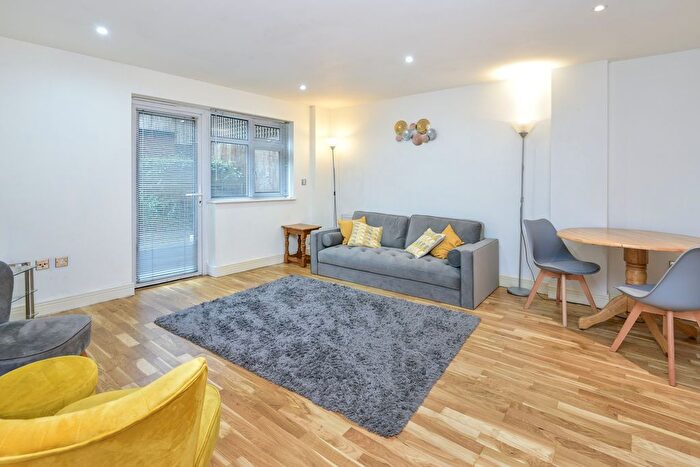 1 Bedroom Flat To Rent In Goswell Road, London, EC1V