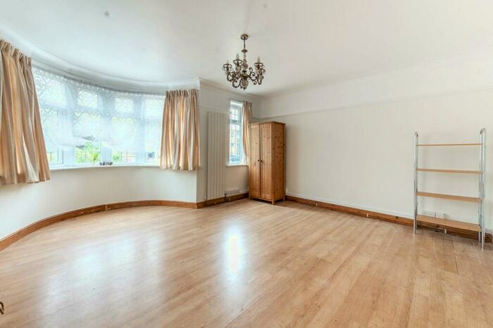 5 Bedroom Detached House To Rent In Rickmansworth Road, Northwood Hills, Pinner, HA5