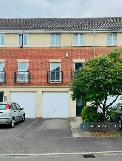 3 Bedroom Terraced House To Rent In Scholars Walk, Langley, Slough, SL3