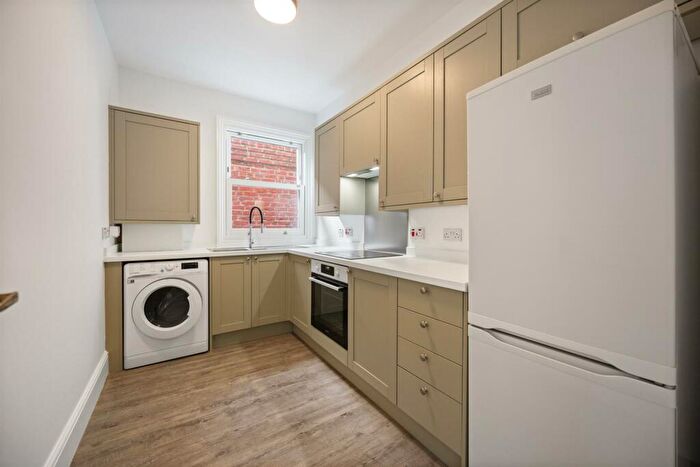 2 Bedroom Flat To Rent In Minster Road, NW2