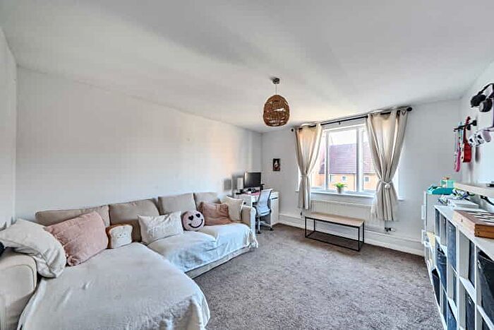 2 Bedroom Flat For Sale In Brown Close, Wallington, London, SM6