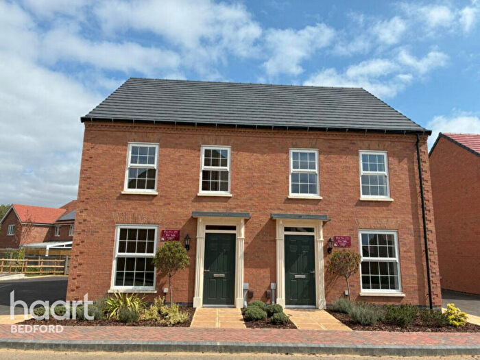 3 Bedroom Semi-Detached House For Sale In Biddenham Park, Bedford, MK40